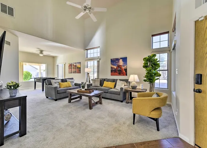 With Pool Less Than 1 Mi To Town Square! 3* Gilbert