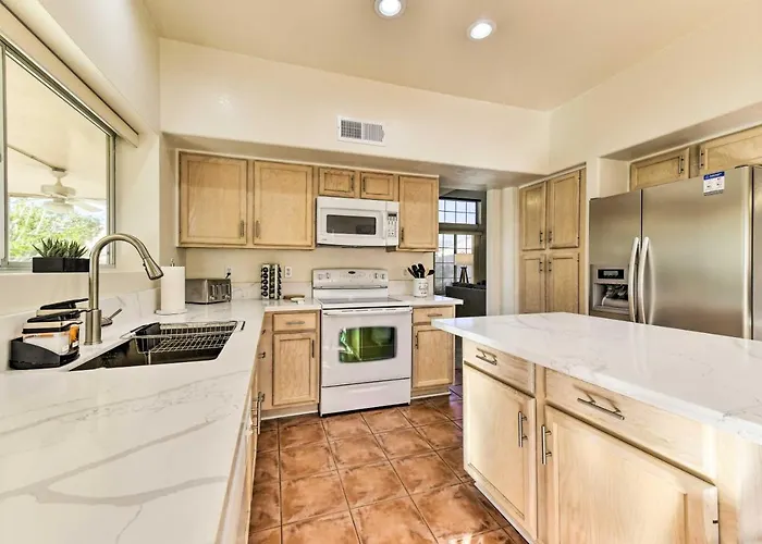 With Pool Less Than 1 Mi To Town Square! 3* Gilbert