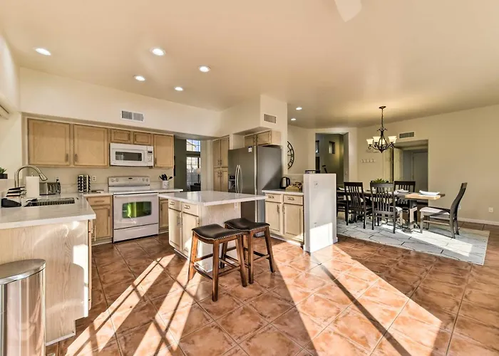 With Pool Less Than 1 Mi To Town Square! 3* Gilbert