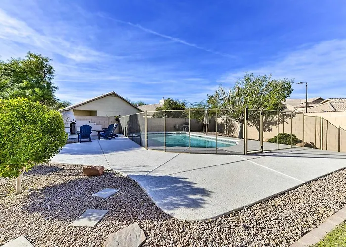 With Pool Less Than 1 Mi To Town Square! 3*